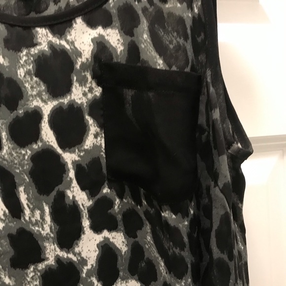 Mine brand animal print short sleeve blouse - Picture 4 of 6